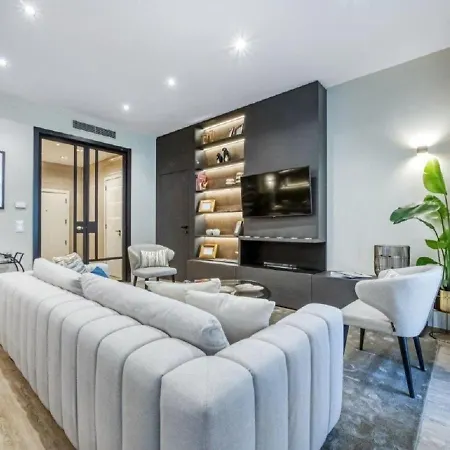 Stunning Near Avenue Liberdade Lisbona