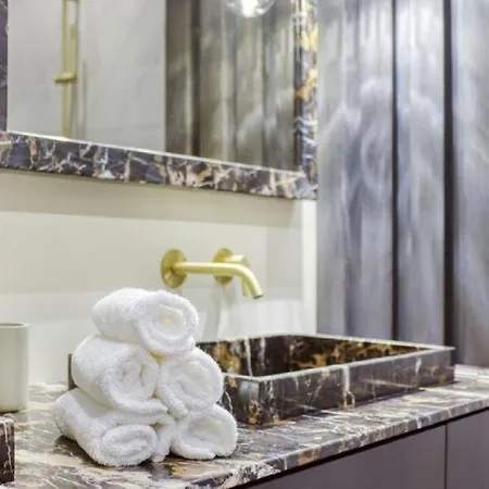 Stunning Near Avenue Liberdade Appartamento Lisbona