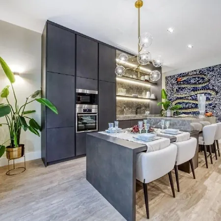 Stunning Near Avenue Liberdade Appartamento Lisbona