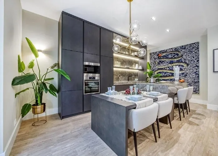 Stunning Near Avenue Liberdade Appartamento Lisbona