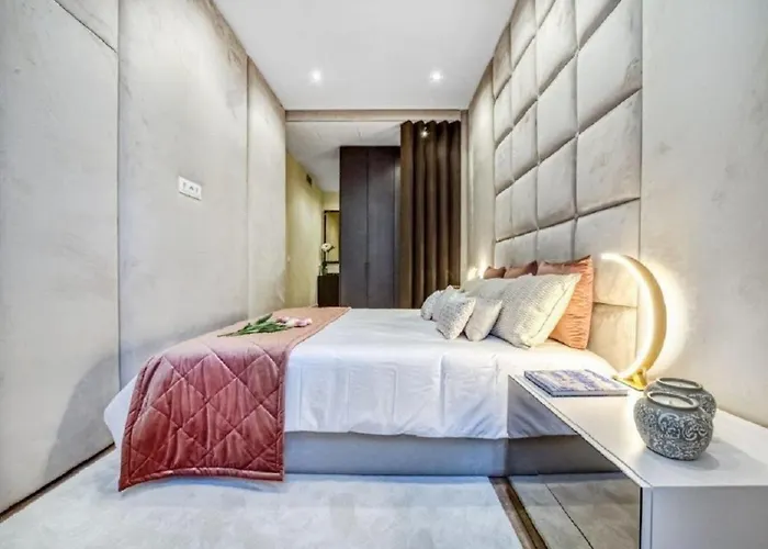 Stunning Near Avenue Liberdade Apartment Lisbon